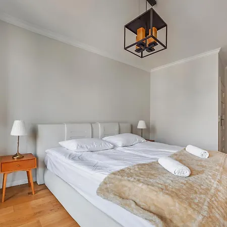 Yacht Mansion - Premium View