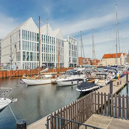 Yacht Mansion - Premium View