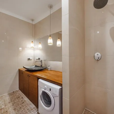 Yacht Mansion - Premium View