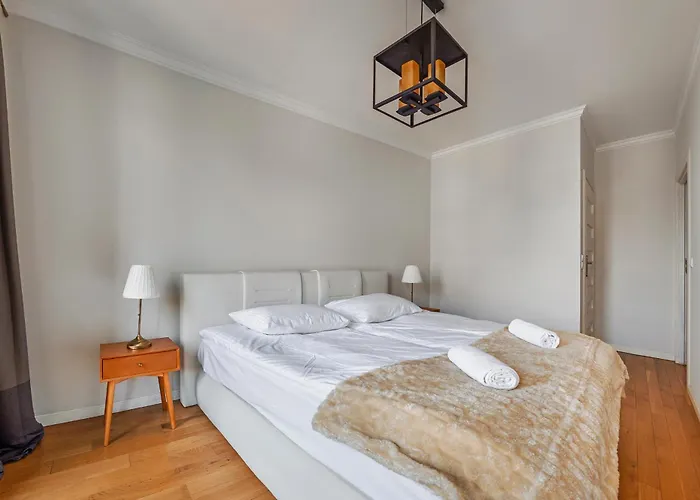 Yacht Mansion - Premium View